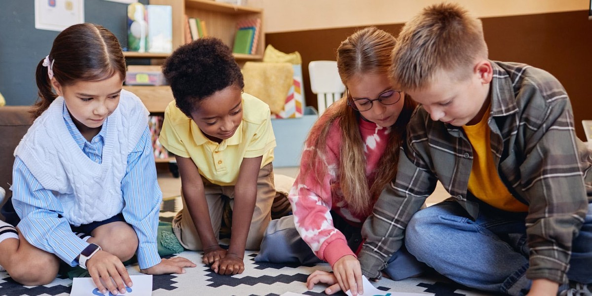 بررسی ریشه های تعصب نژادی در کودکان و تاثیر جایگاه اجتماعی بر آن ها