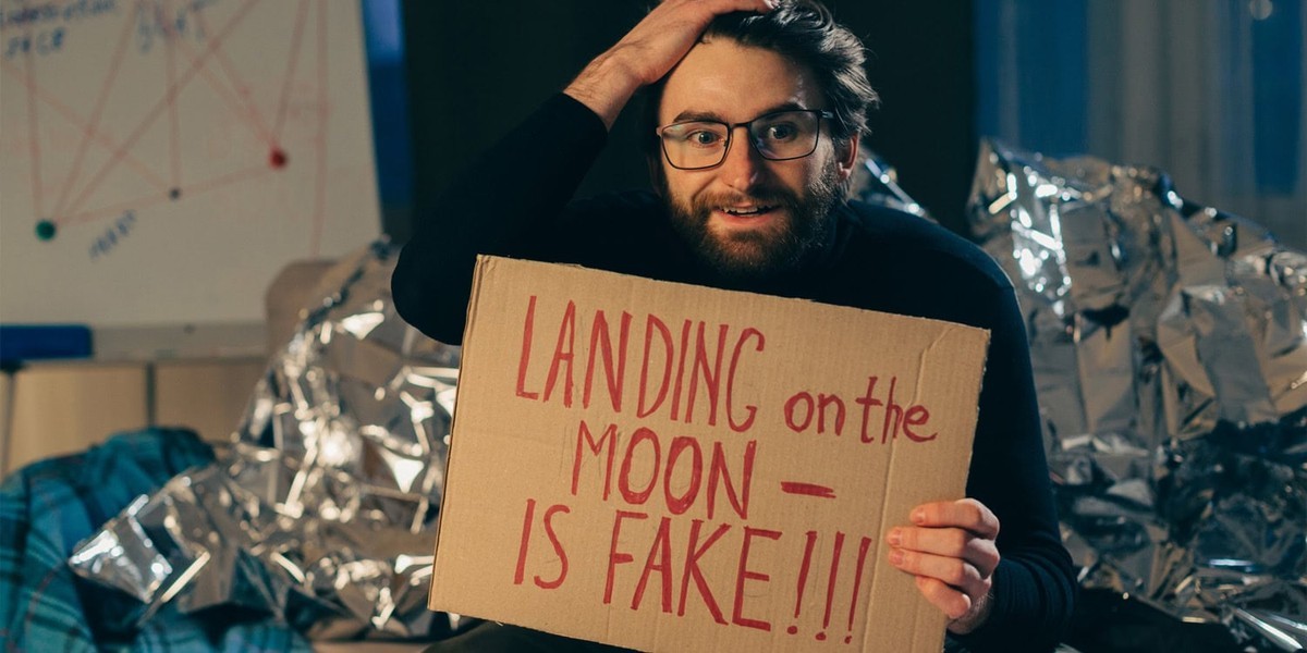 بررسی تأثیر خودشیفتگی بر باور توطئه در افراد تحصیل کرده