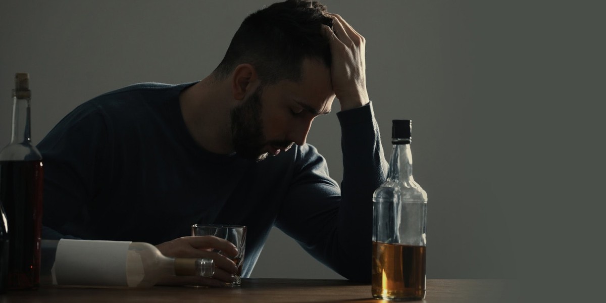 بررسی ویژگی های شخصیتی و دلیل مصرف الکل پس از دعوا