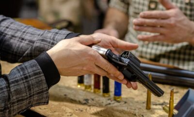 بررسی افزایش انگیزه آمریکایی ها برای حمل سلاح برای محافظت در تجمعات سیاسی