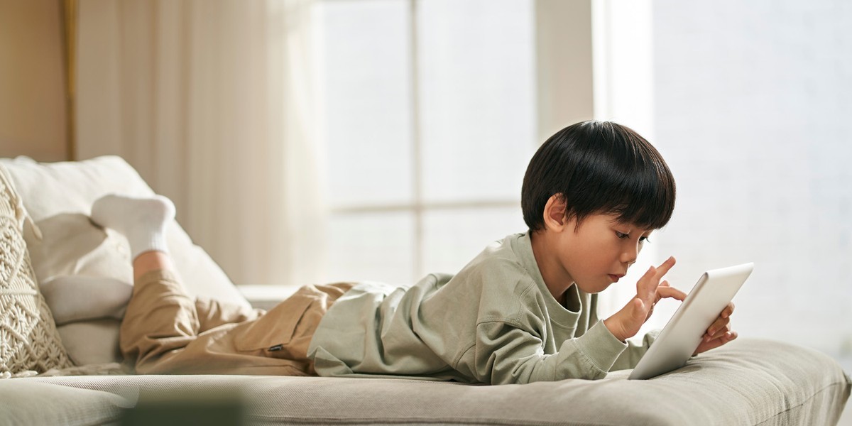 مزایا و اثربخشی بازی درمانی برای بیش فعالی کودکان در بهبود توجه