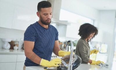 چگونه رابطه خود را از هم خانه به عاشق تغییر دهیم؟