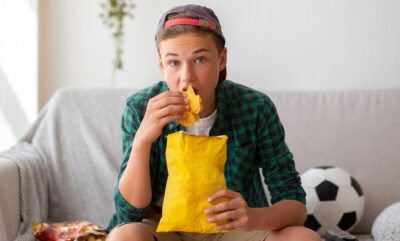 بررسی علمی اعتیاد به غذاهای فرآوری شده و شباهت آن به صنعت تنباکو