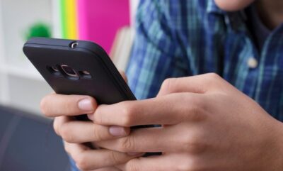 بررسی تاثیر شبکه های اجتماعی بر دوستی های واقعی و کیفیت روابط نوجوانان