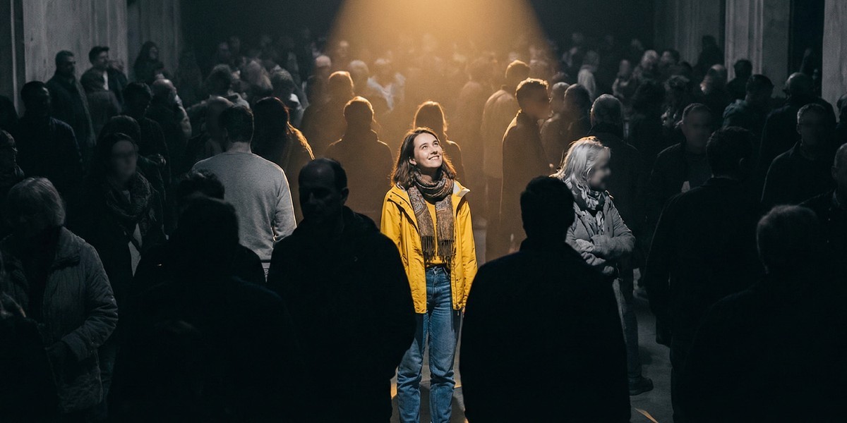 چرا ما به قضاوت سخت گروه ها می پردازیم؟ تحلیل روان شناختی رفتار انسان