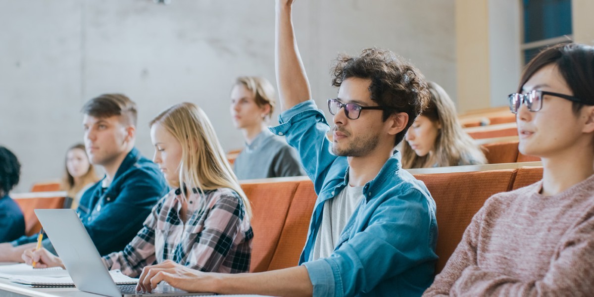 هوش و شکل گیری تفکر در دانشگاه؛ آیا تحصیلات عالی نگرش های اجتماعی را تغییر می دهد؟