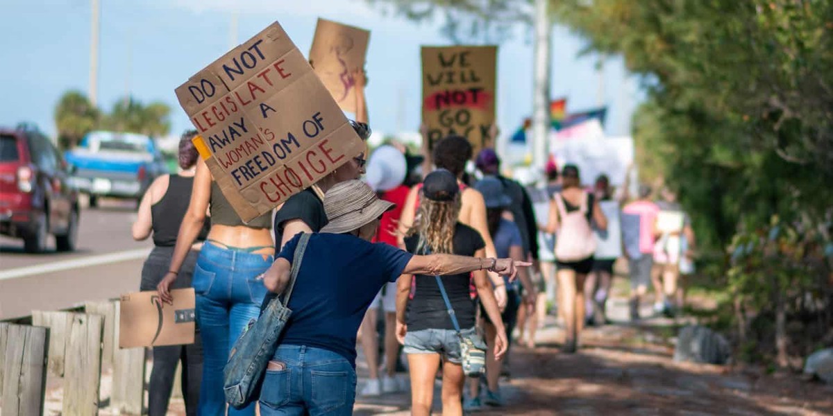 بررسی وضعیت سقط جنین و انگ اجتماعی در کشورهای پیشرفته