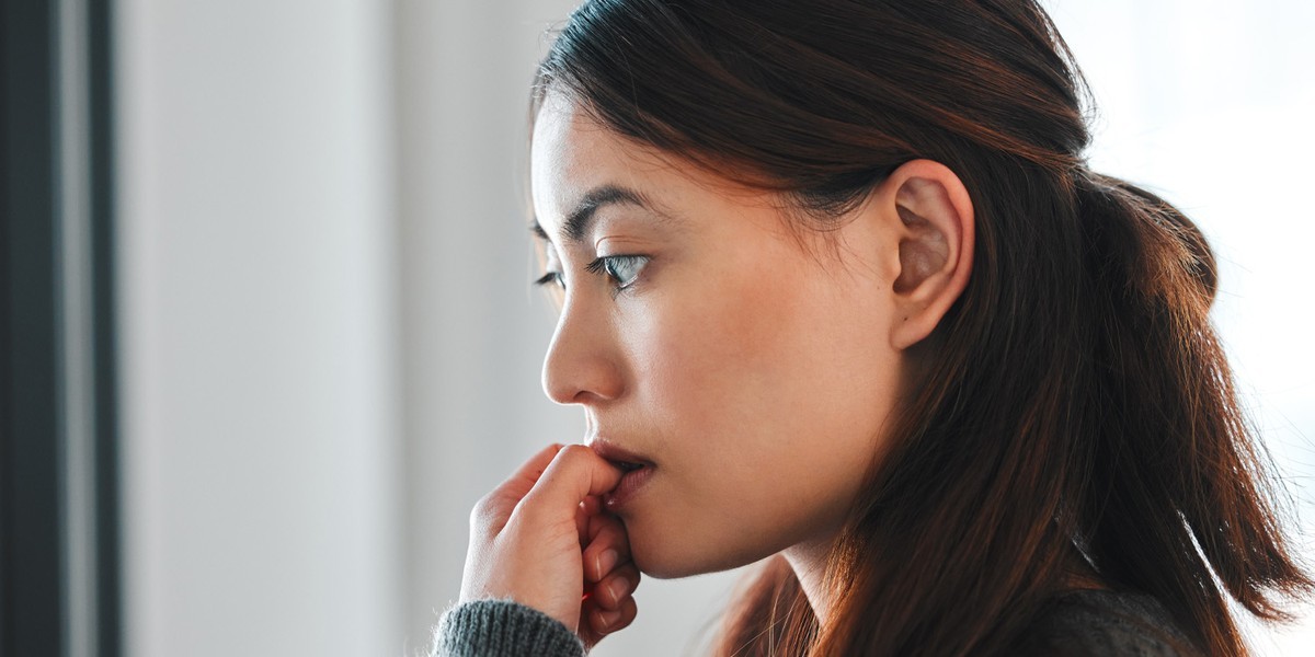 ریشه افکار منفی روان رنجوری و علت اضطراب در زمان استراحت ذهن