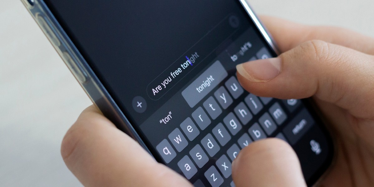 بررسی تأثیر هوش مصنوعی بر عقاید و تغییر ناخودآگاه دیدگاه های اجتماعی کاربران